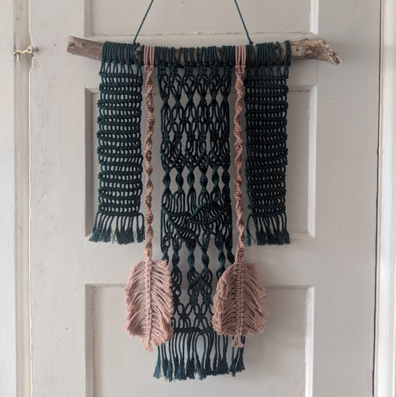 Macrame Wall Hanger - Picture 1 of 2